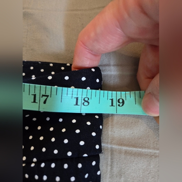 S.C.&Co. | Black Polka Dot Capris, Size 12 - Picture 7 of 9